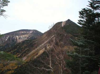 天狗岳と硫黄岳火口壁